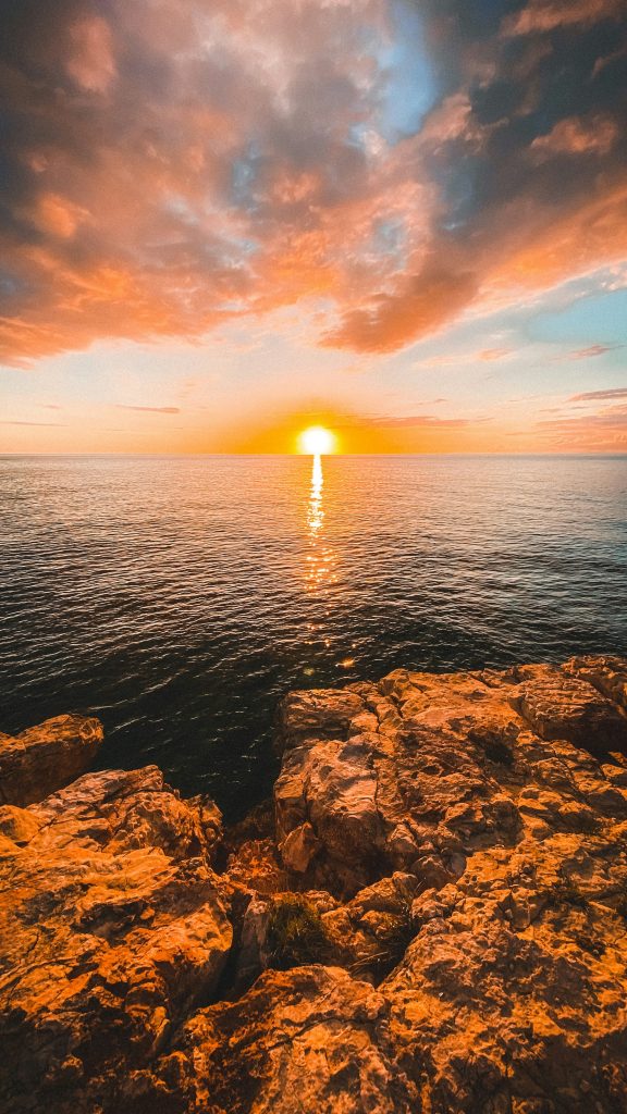Lever de soleil sur l'eau